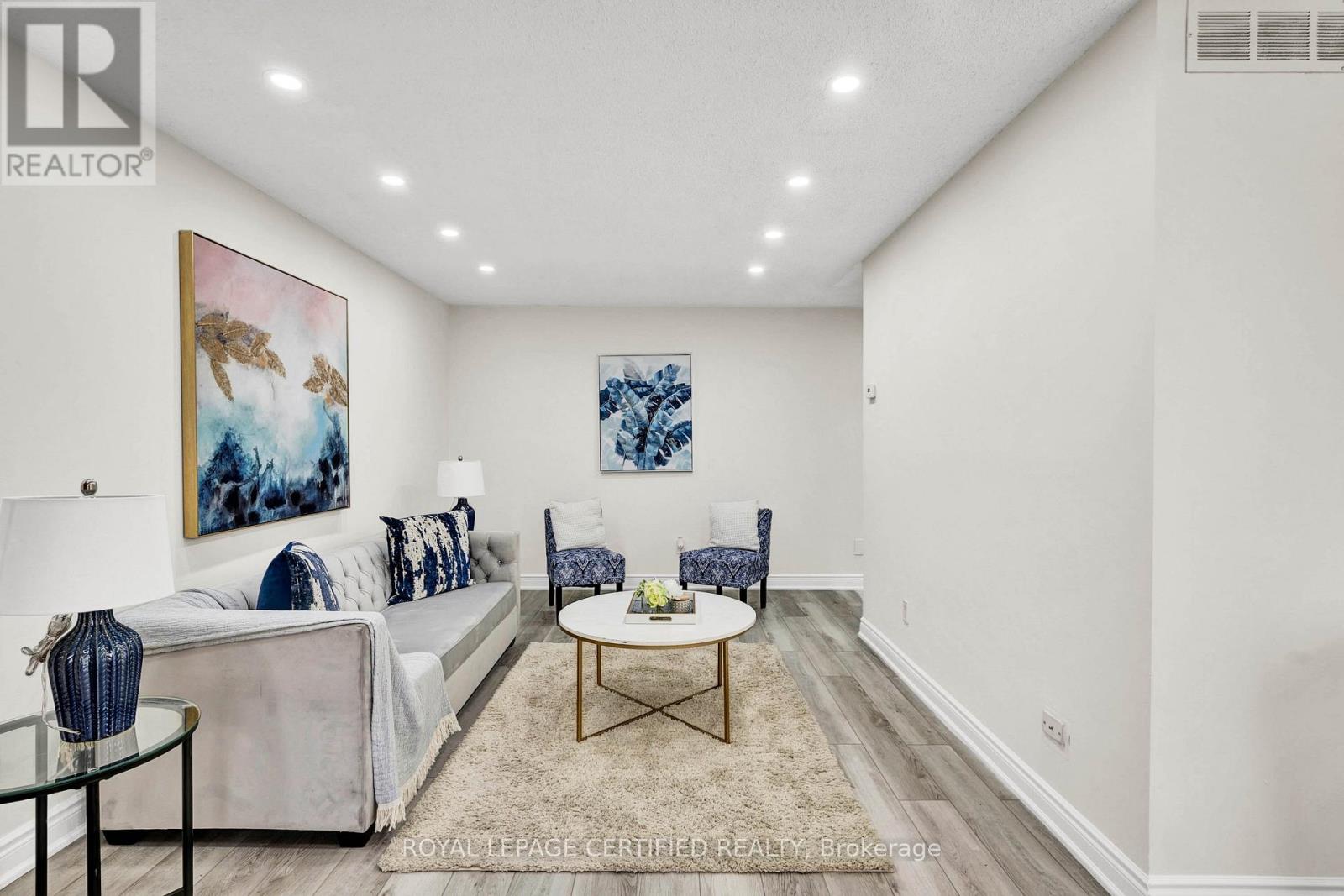 #21 302 COLLEGE AVENUE W - 8