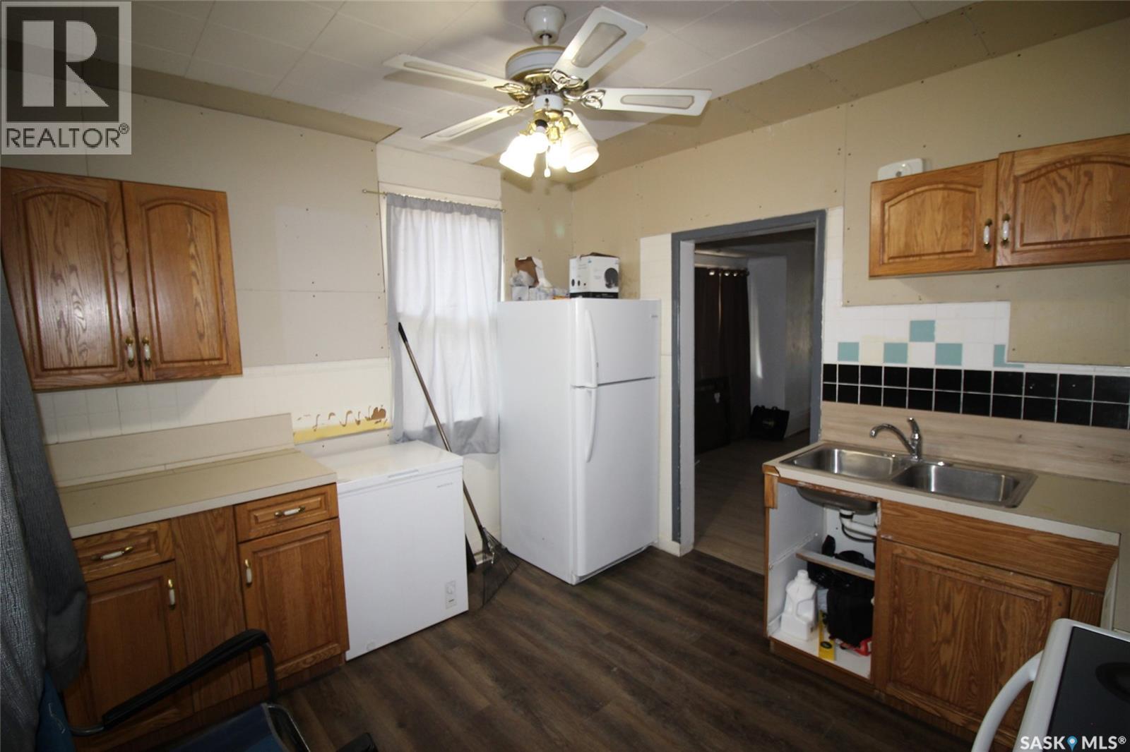 564 1st STREET W - 3