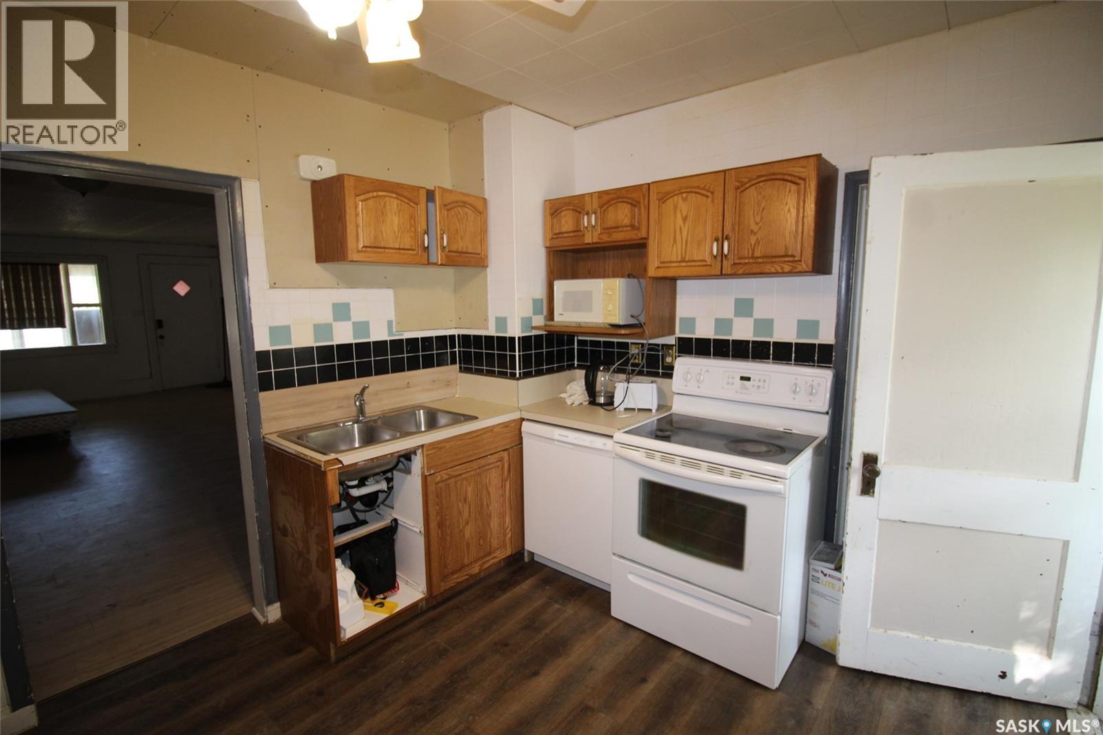 564 1st STREET W - 4