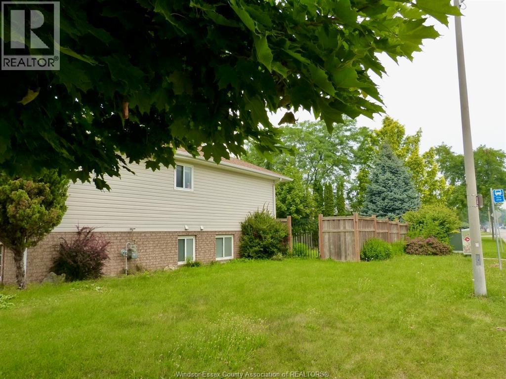 151 CHRISTINA CRESCENT - 3