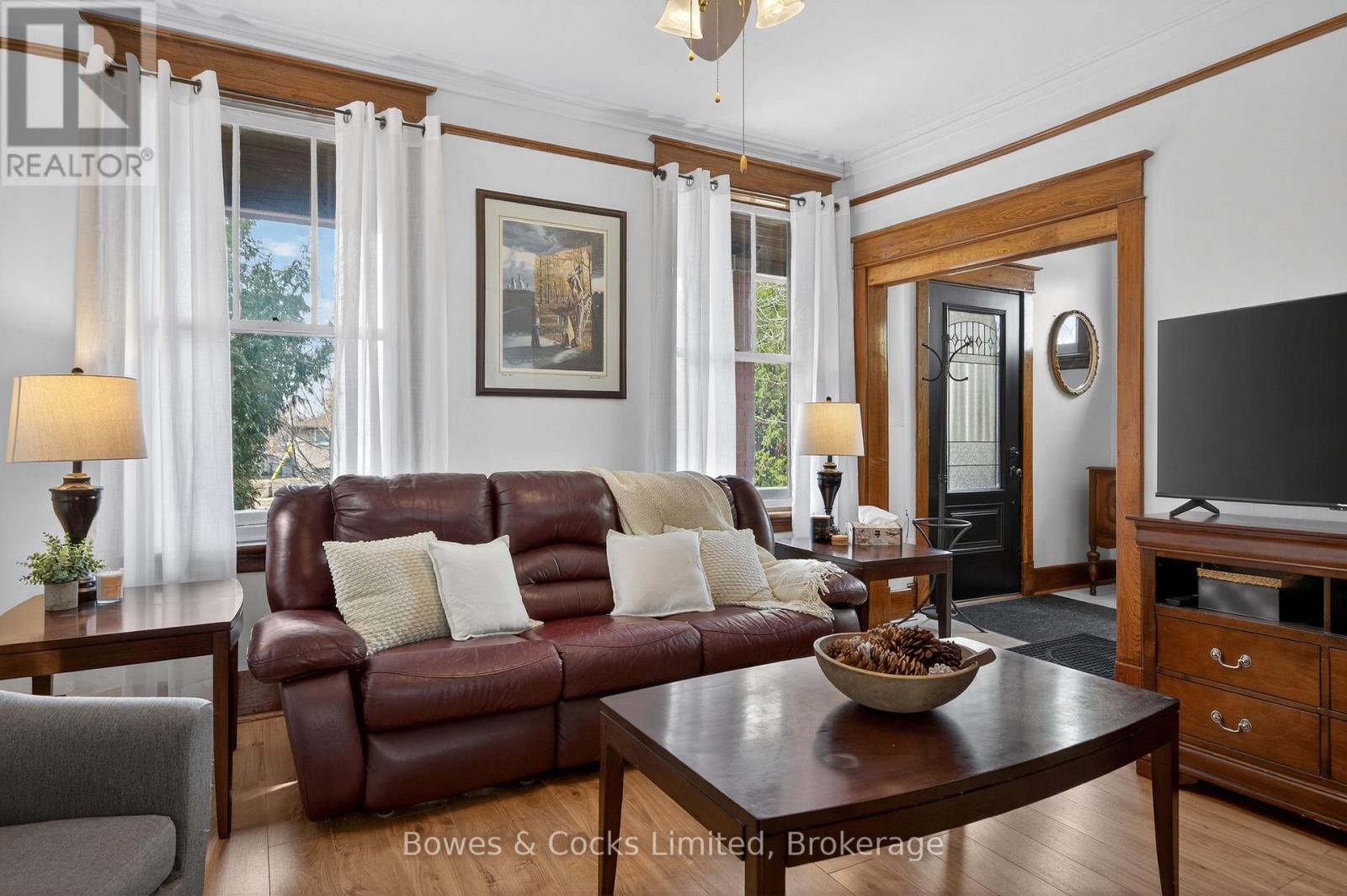 270 WILLIAM STREET N - 6