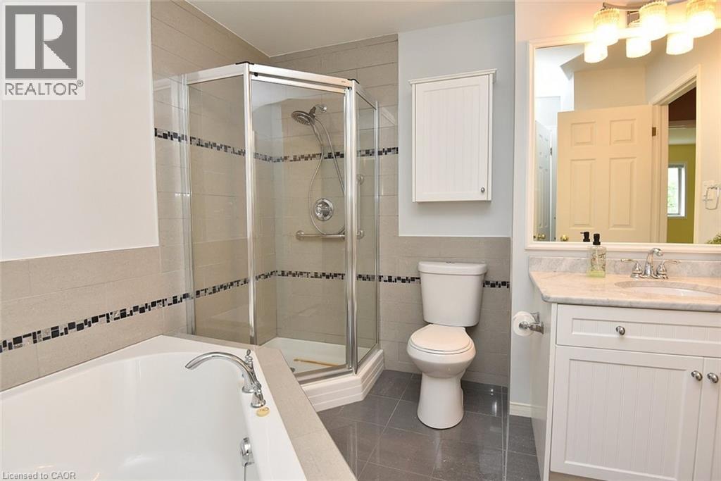 121 FOXBOROUGH Drive - Image 40