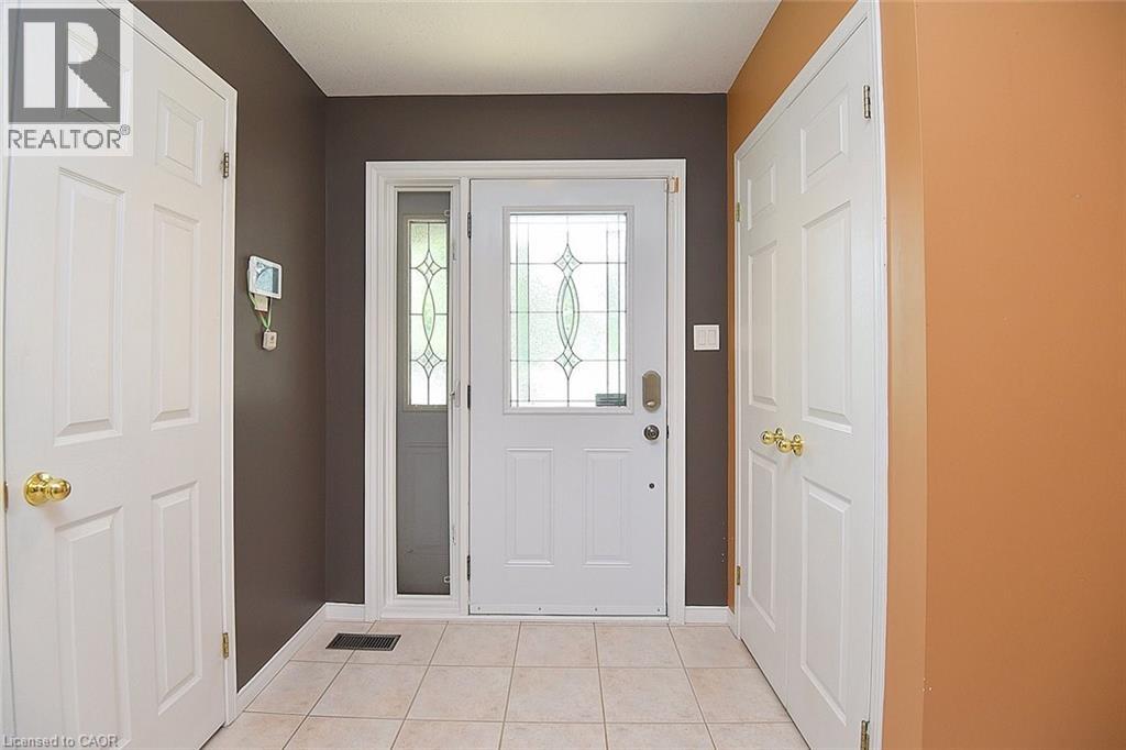121 FOXBOROUGH Drive - Image 7