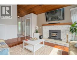 23005 Olund Crescent, Maple Ridge, BC V2X9L3 Photo 6