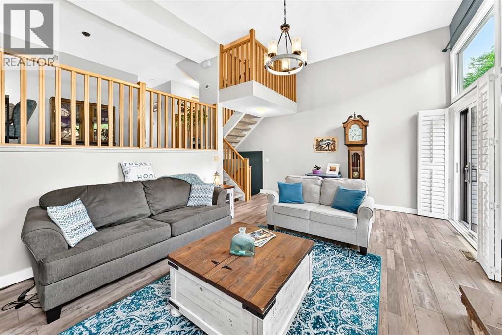 #3 185 Woodridge Drive SW - 1