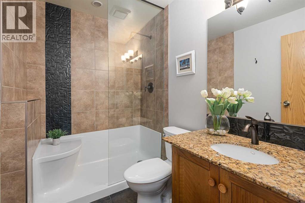 #3 185 Woodridge Drive SW - 32