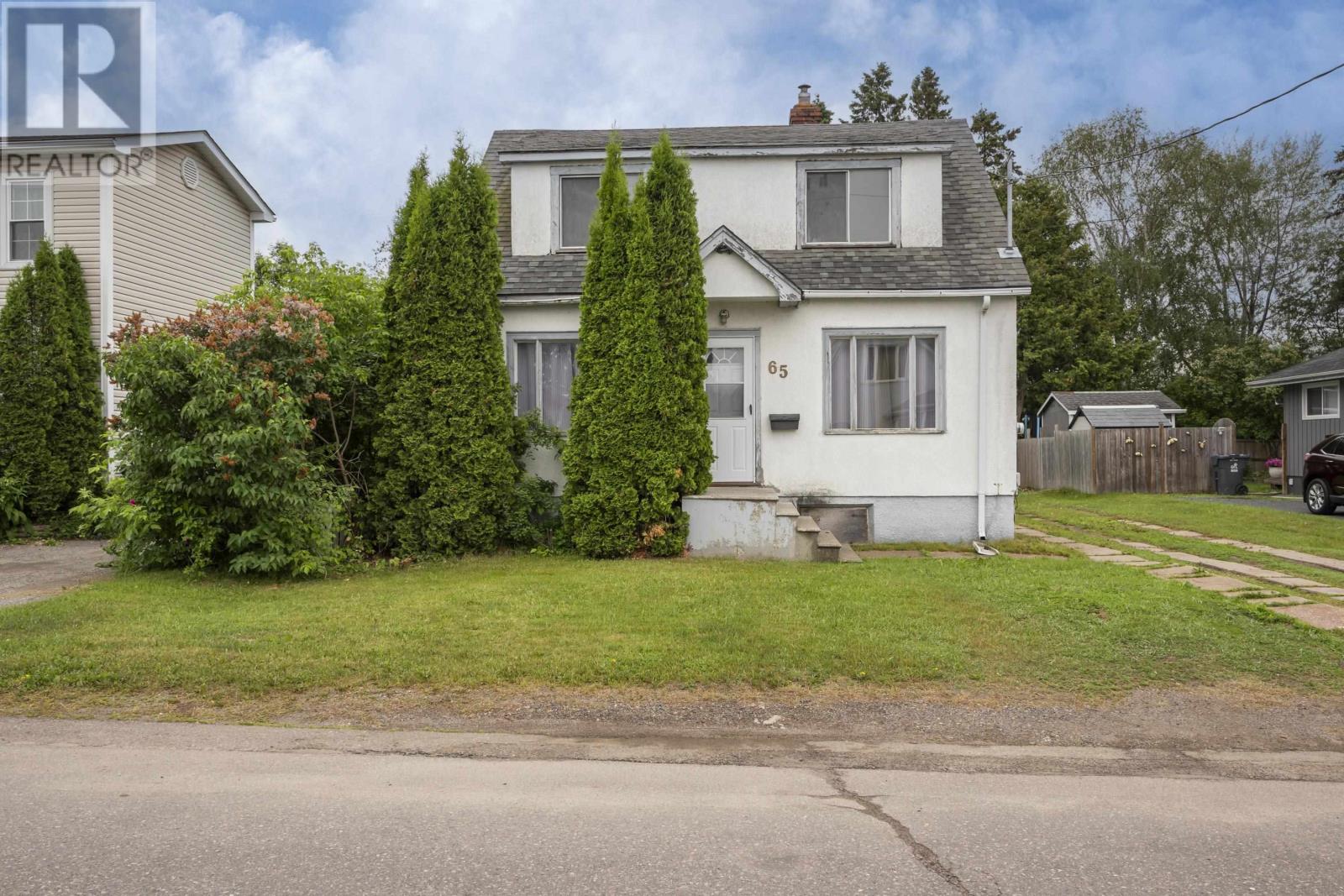 65 Kenogami Ave. N. - 1