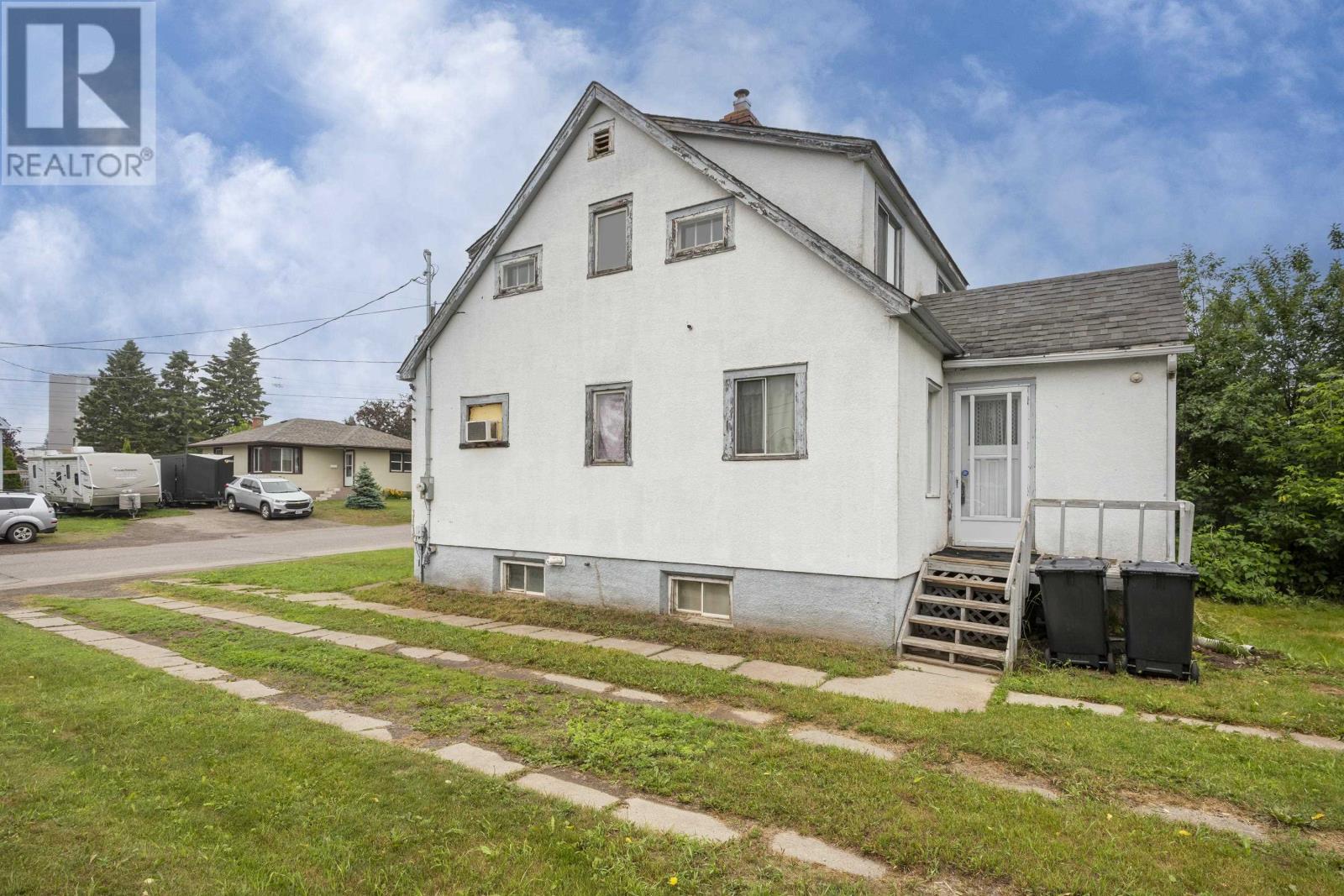 65 Kenogami Ave. N. - 5