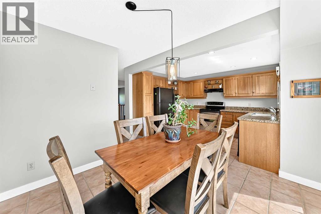 #3 185 Woodridge Drive SW - 19