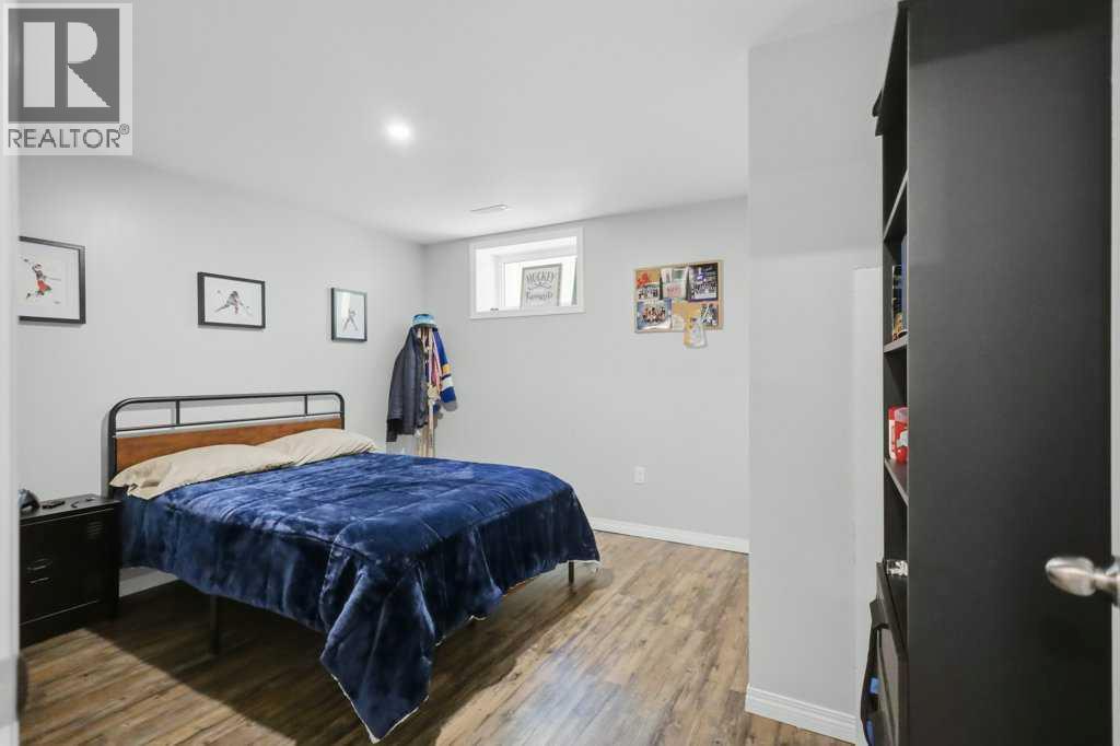 5028 48 Avenue - 30