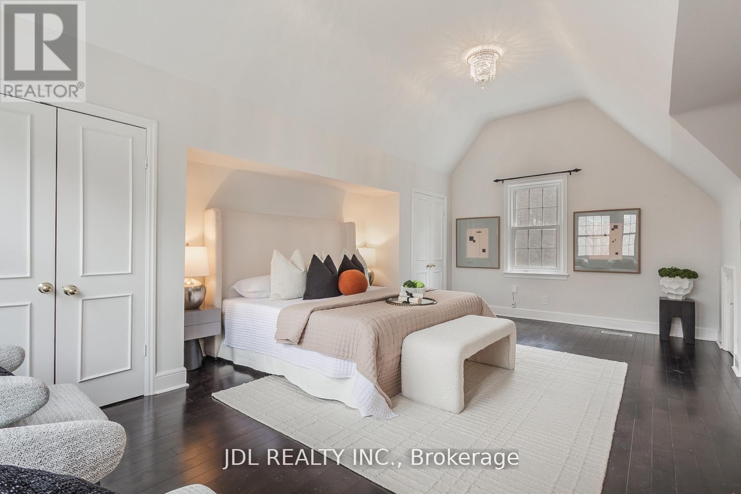 6 FARMINGDALE ROAD - Image 21