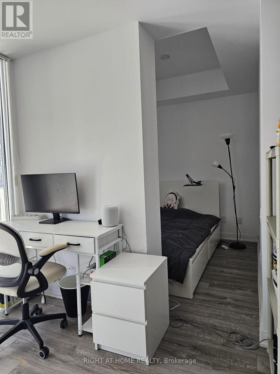 Floor-to-Ceiling Bedroom Partition Wall