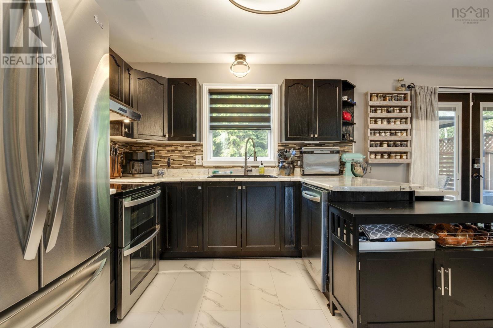 156 Hemlock Drive - 10