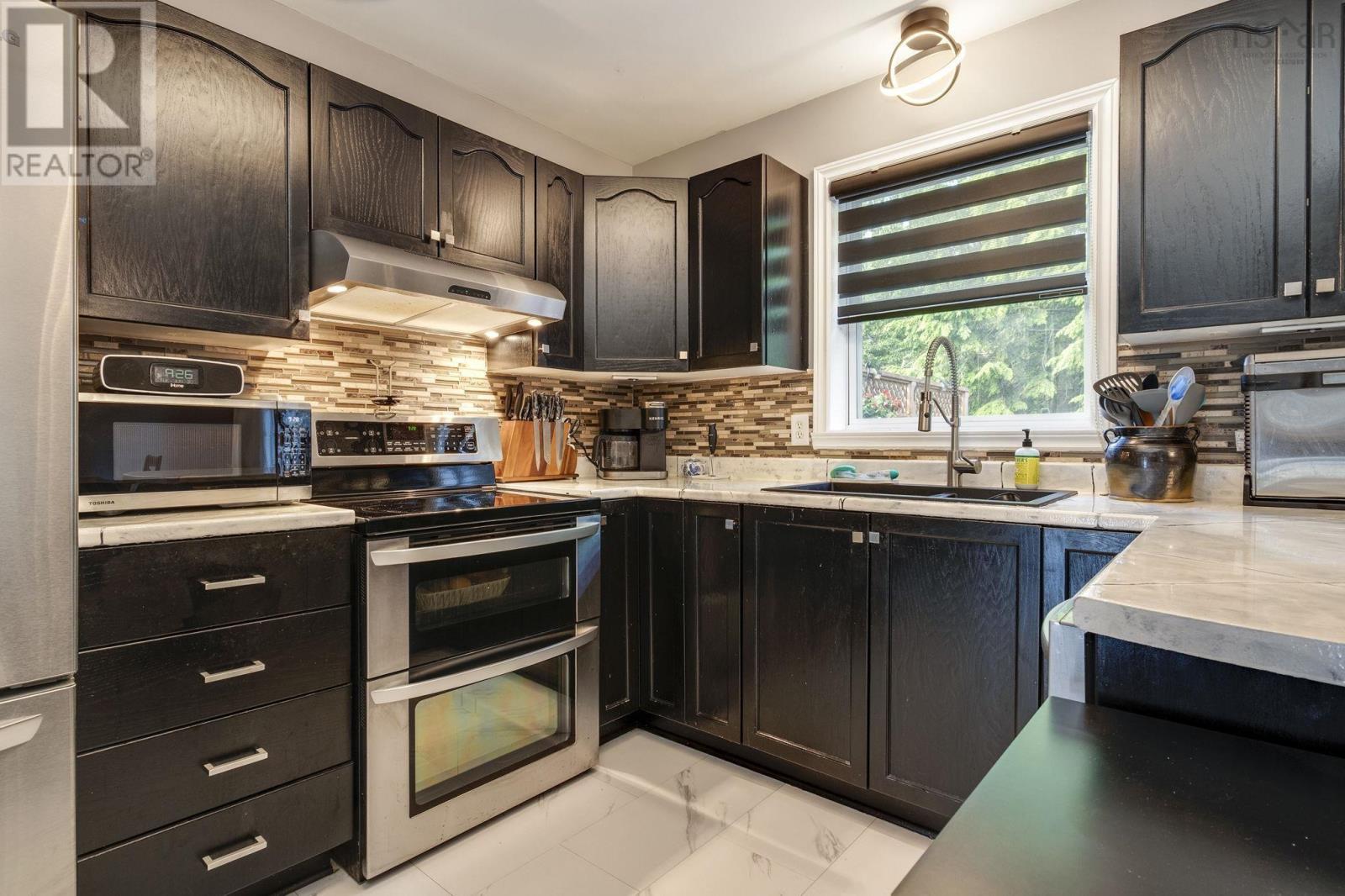 156 Hemlock Drive - 12