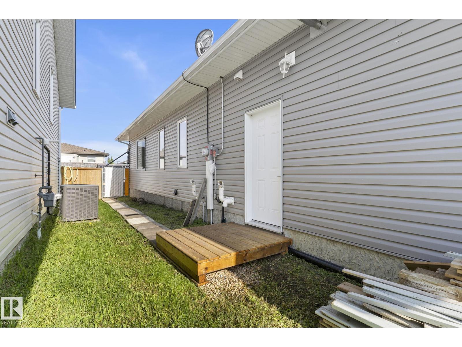 4809 55 ST - 52