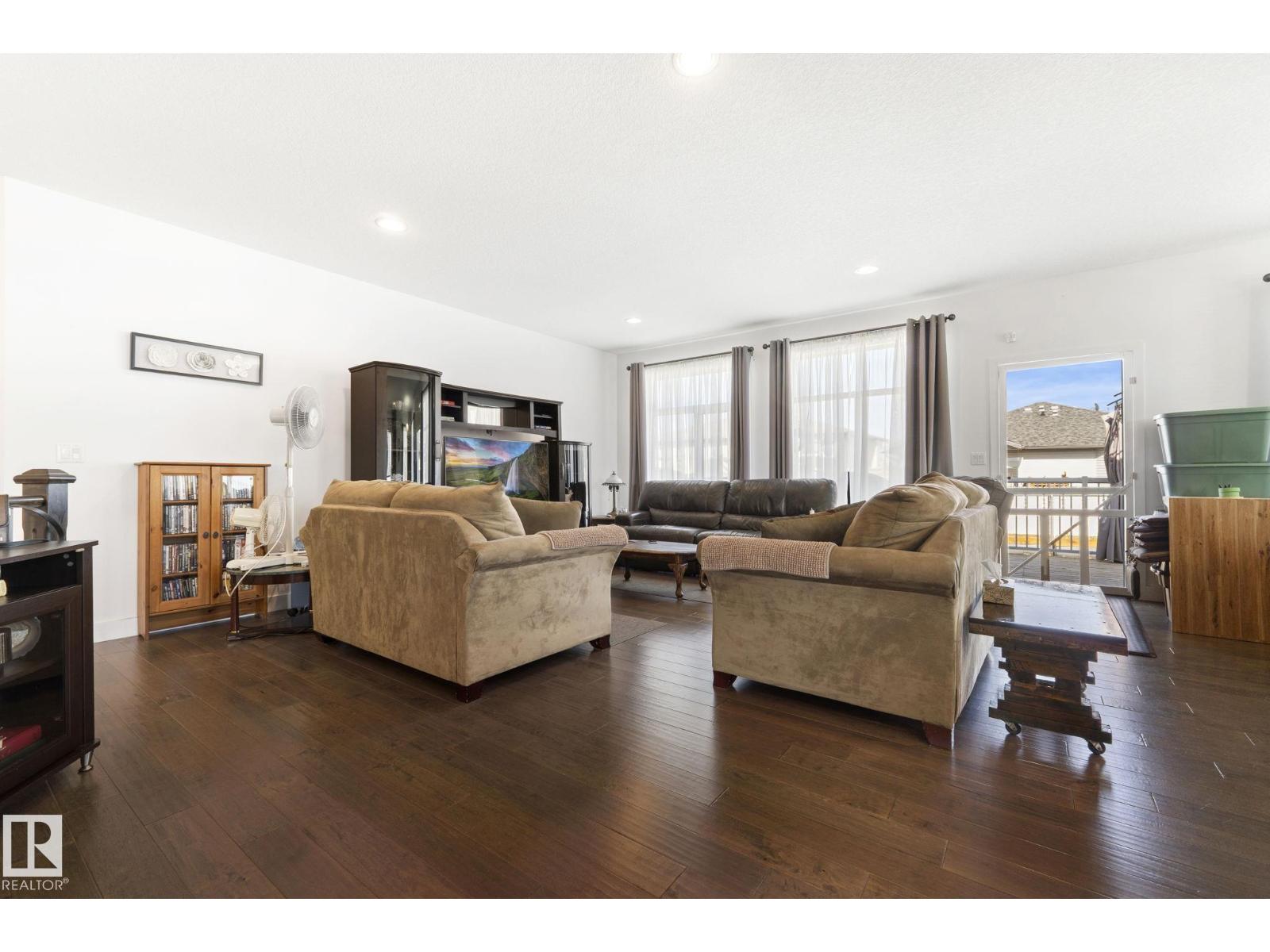 4809 55 ST - 9