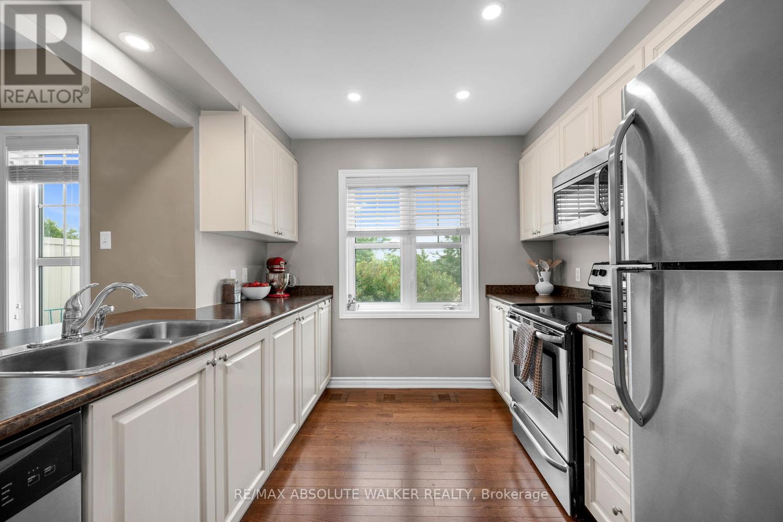 156 SUNSHINE CRESCENT - 11