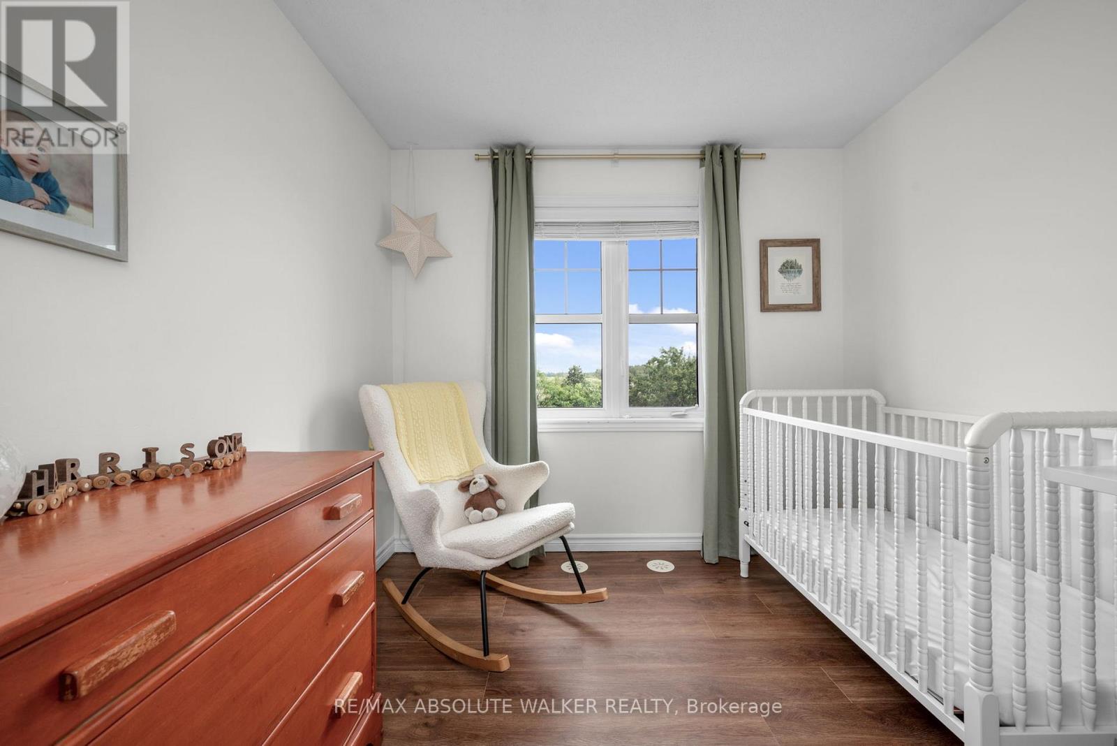 156 SUNSHINE CRESCENT - 23