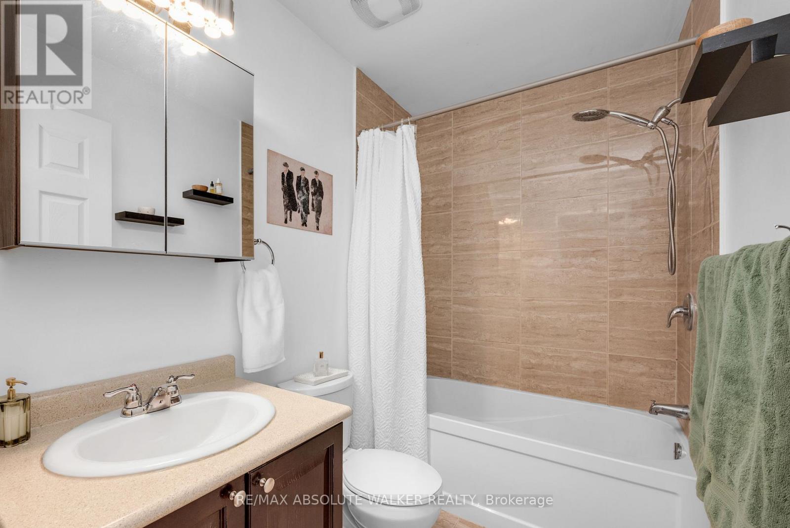 156 SUNSHINE CRESCENT - 24