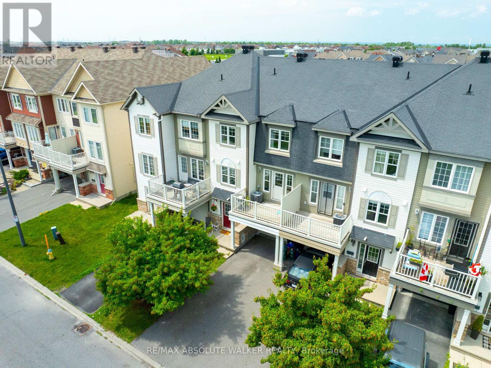 156 SUNSHINE CRESCENT - 31