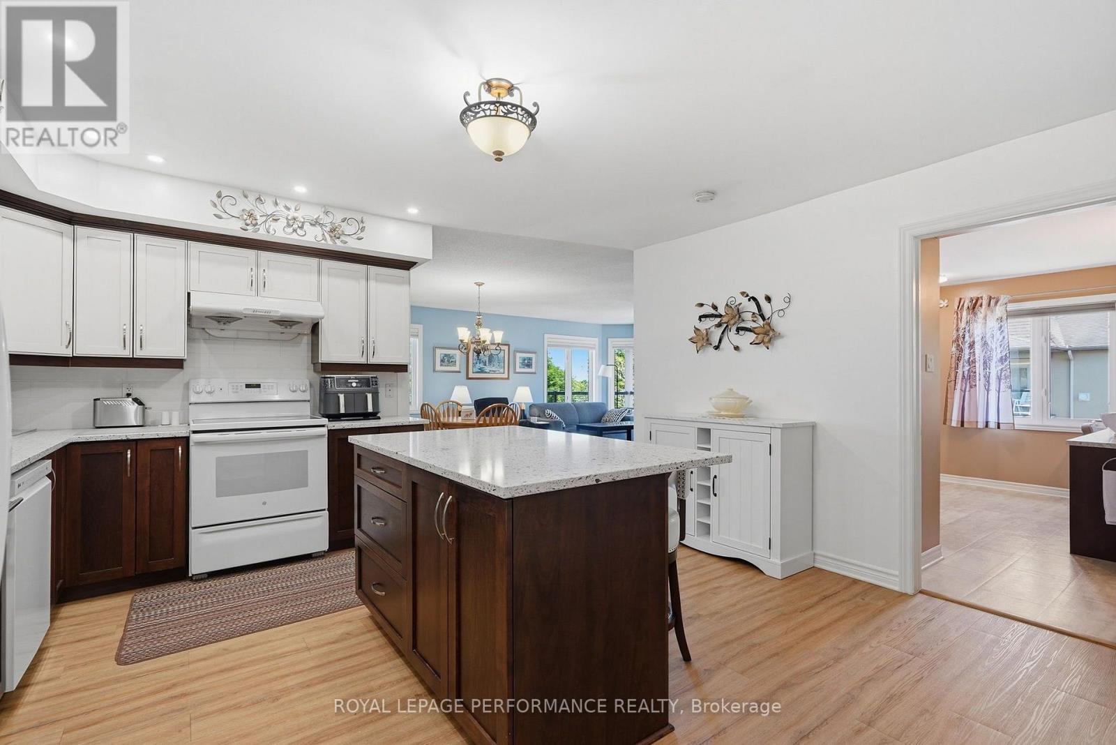 #304 770 PRINCIPALE STREET - 4