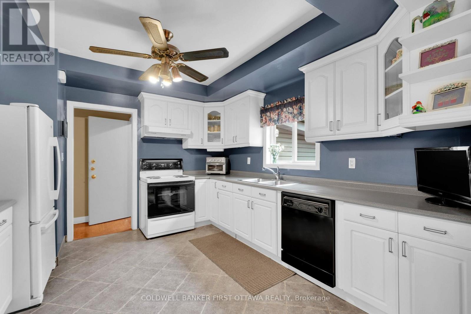 636 MALARTIC AVENUE - 11