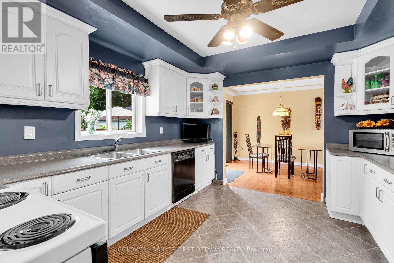 636 MALARTIC AVENUE - 12