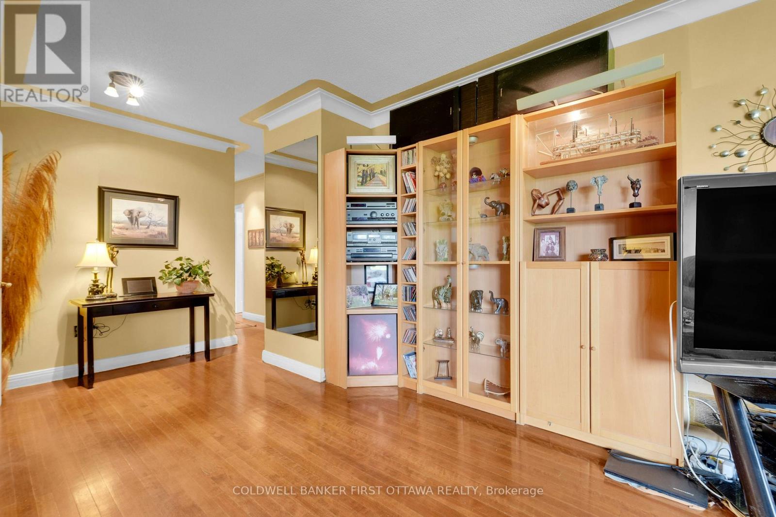 636 MALARTIC AVENUE - 7