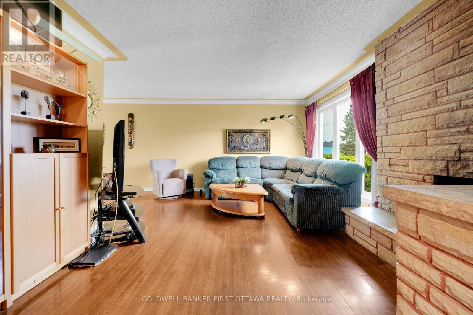 636 MALARTIC AVENUE - 8