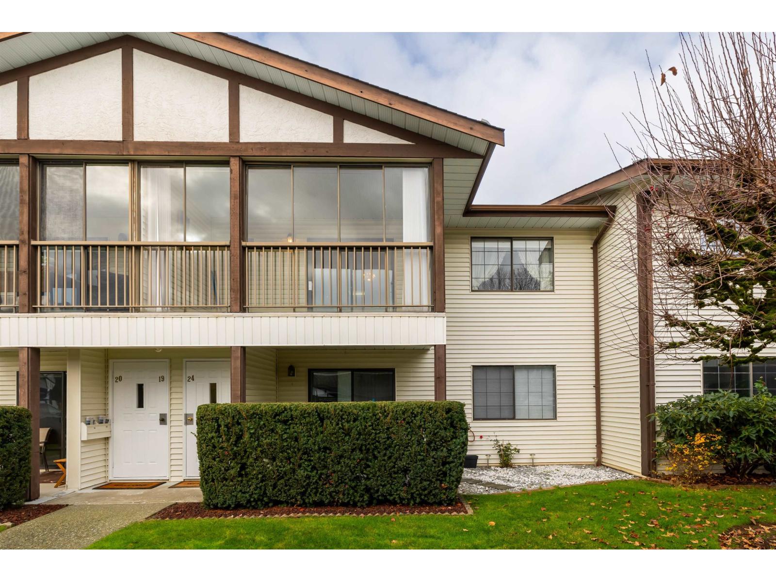 2 Bed, 2 Bath House for Sale in Abbotsford – 23 32718 GARIBALDI DRIVE, Abbotsford – MLS# R3143641 - Image 3