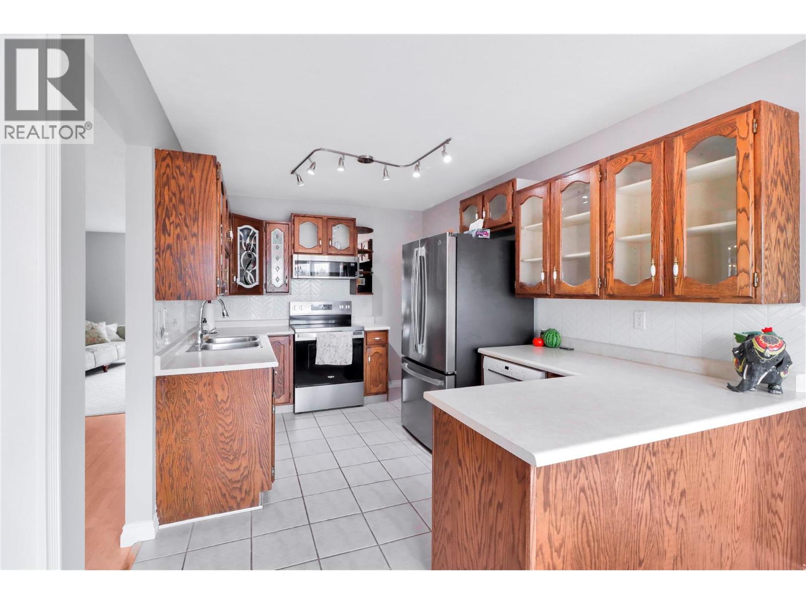 1708 MT NELSON Crescent - 13