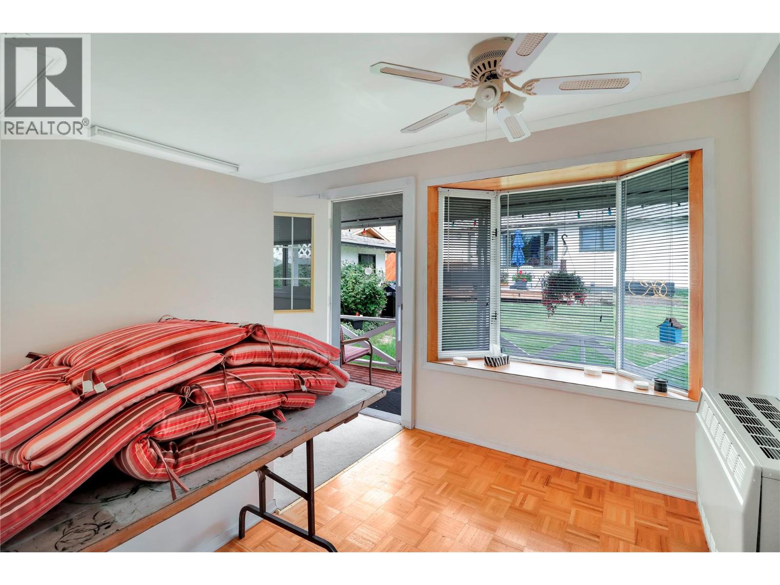1708 MT NELSON Crescent - 34