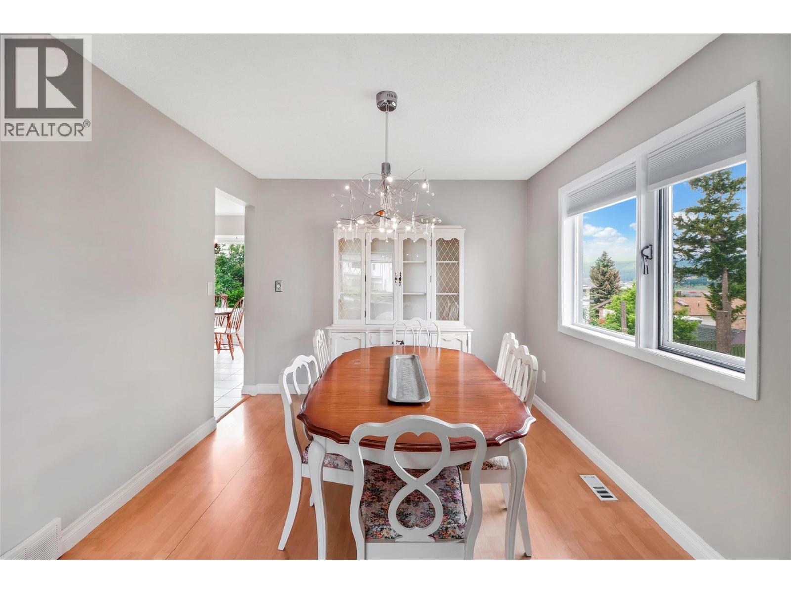 1708 MT NELSON Crescent - 10