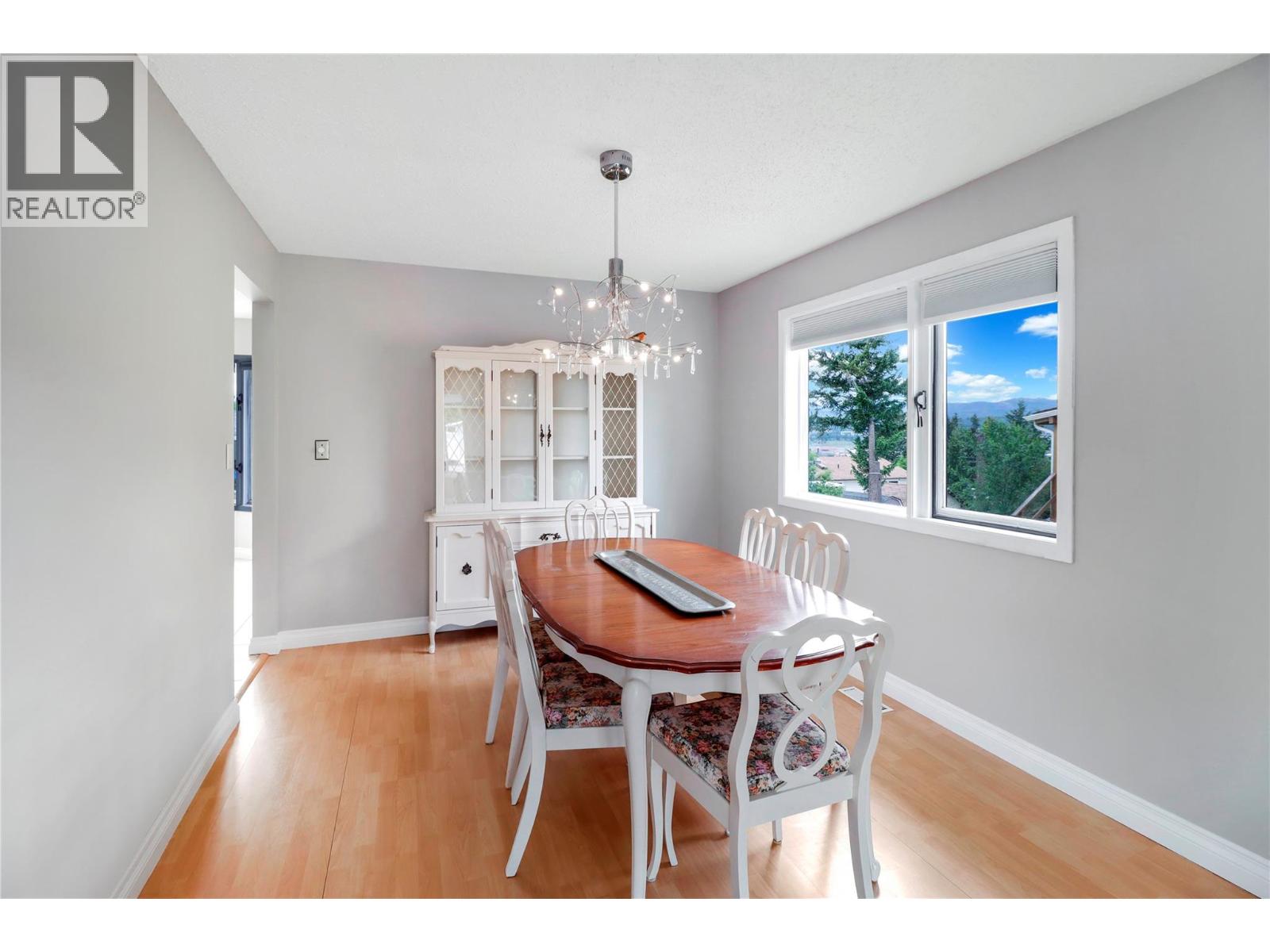 1708 MT NELSON Crescent - 11