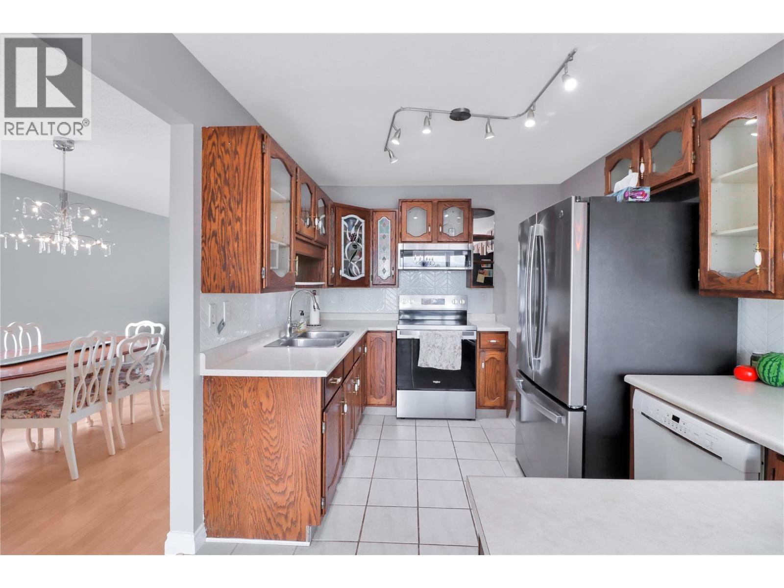 1708 MT NELSON Crescent - 16