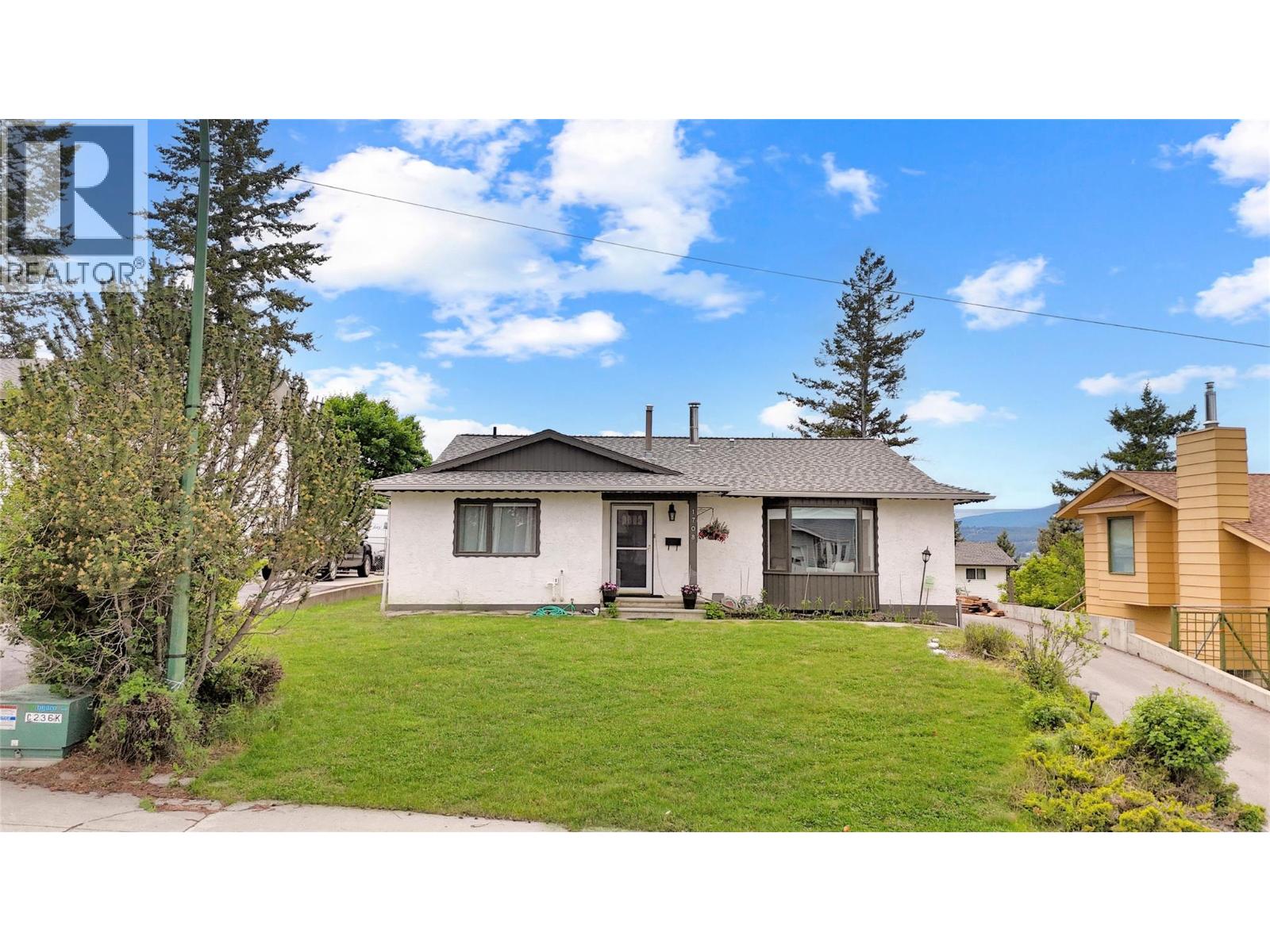 1708 MT NELSON Crescent - 43