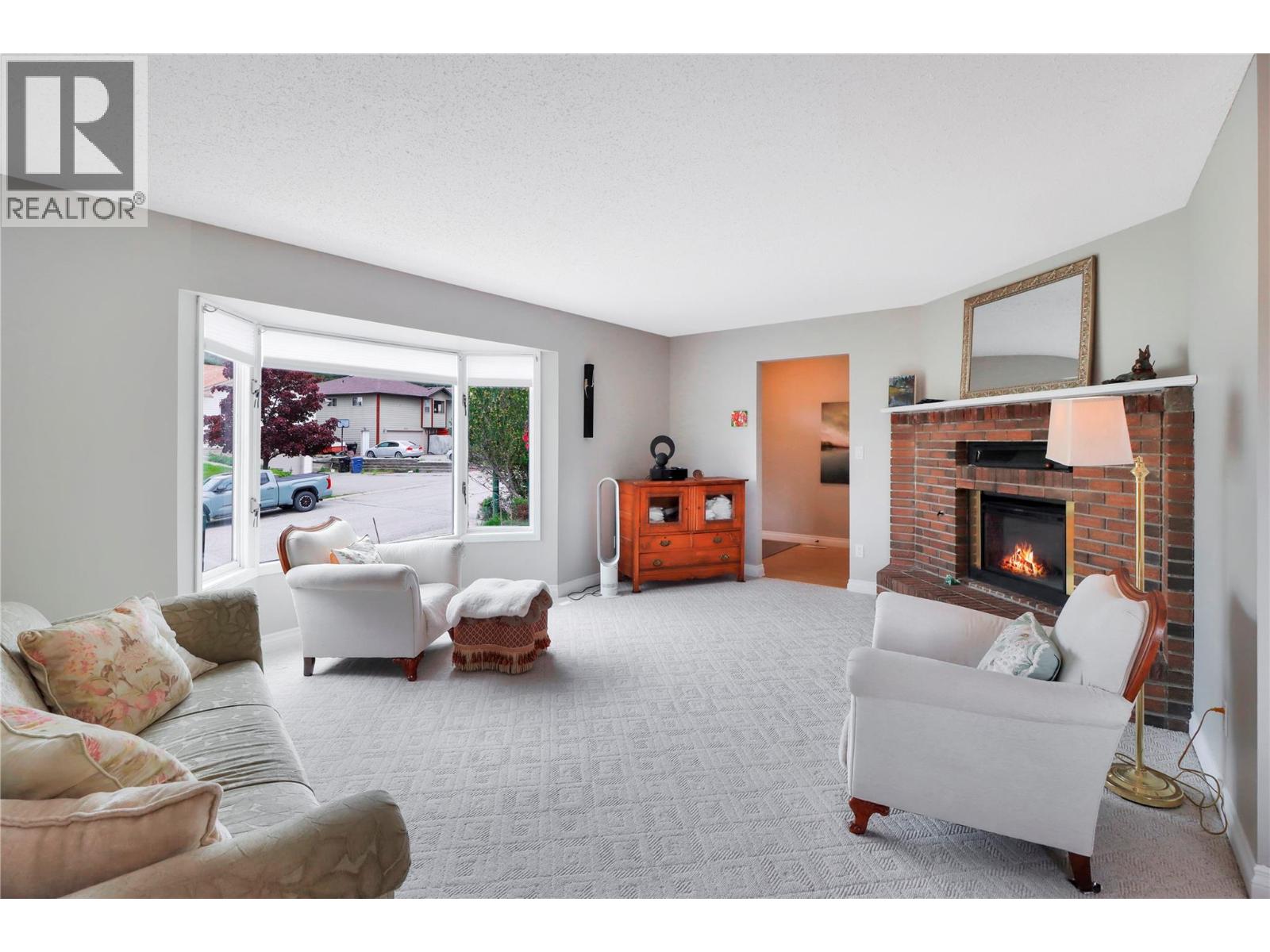 1708 MT NELSON Crescent - 8