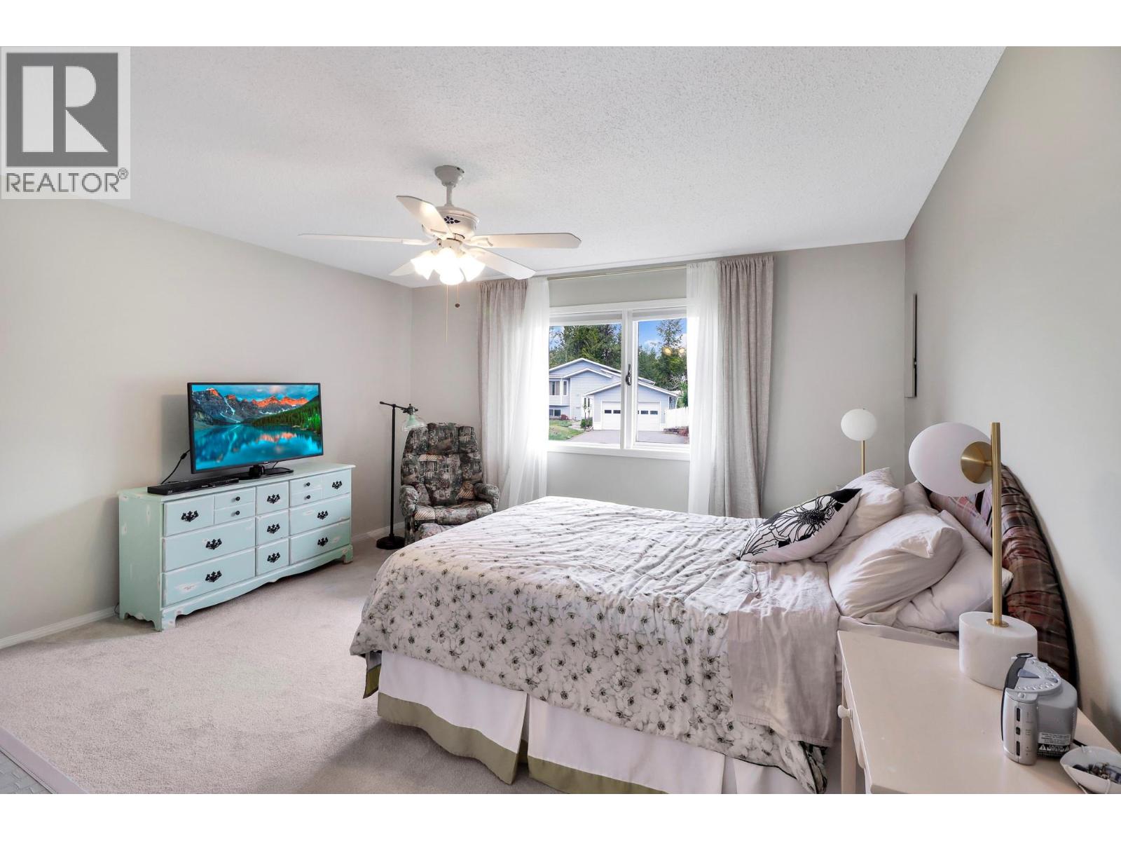 1708 MT NELSON Crescent - 21