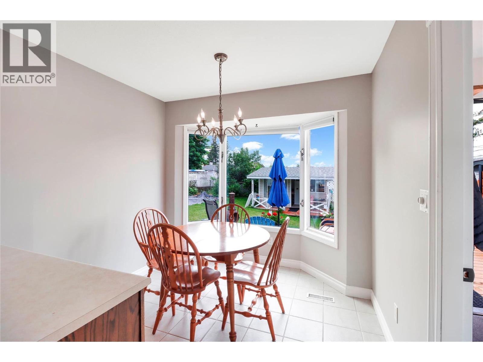 1708 MT NELSON Crescent - 14