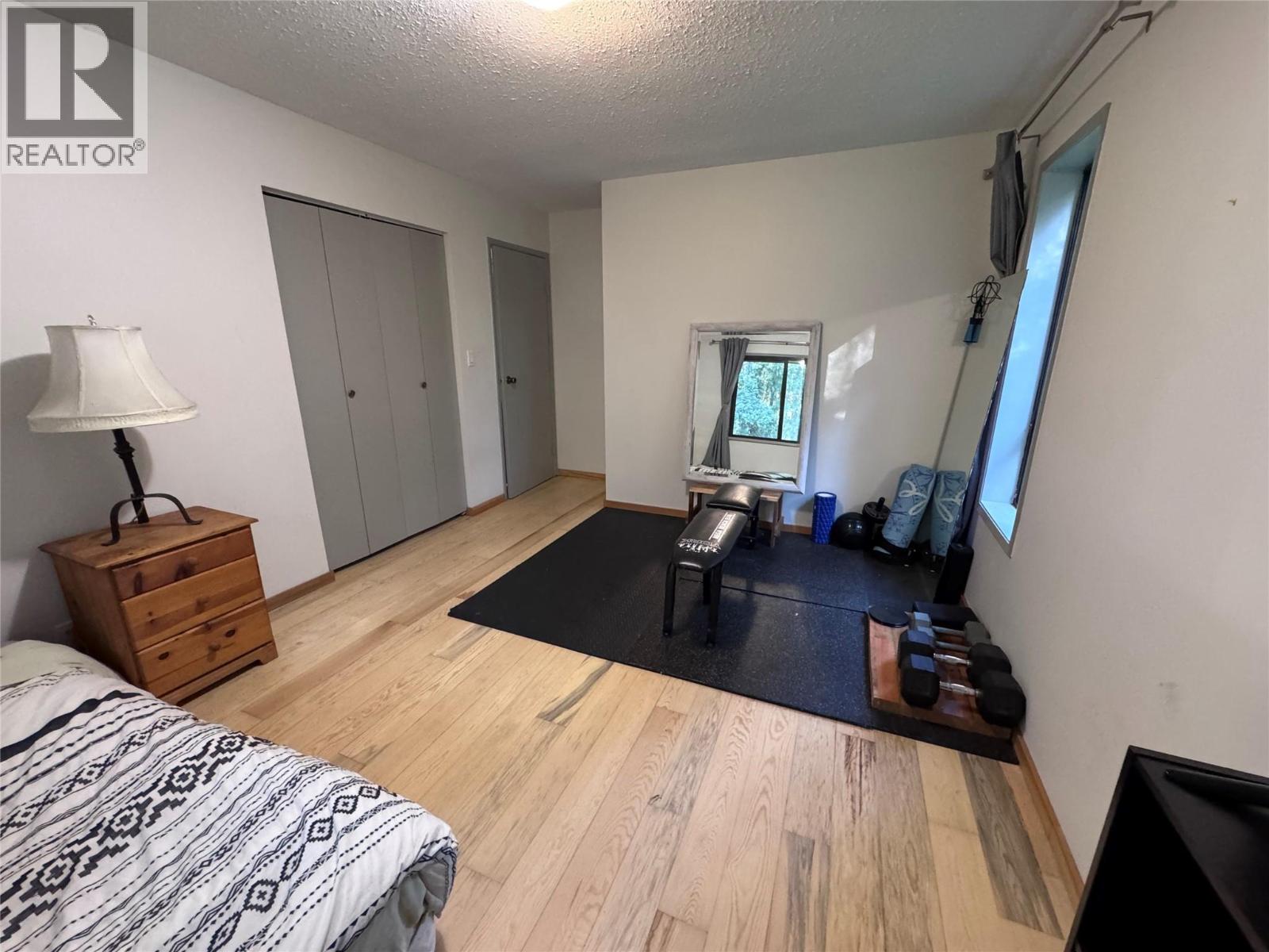 725 3 Highway - Image 23
