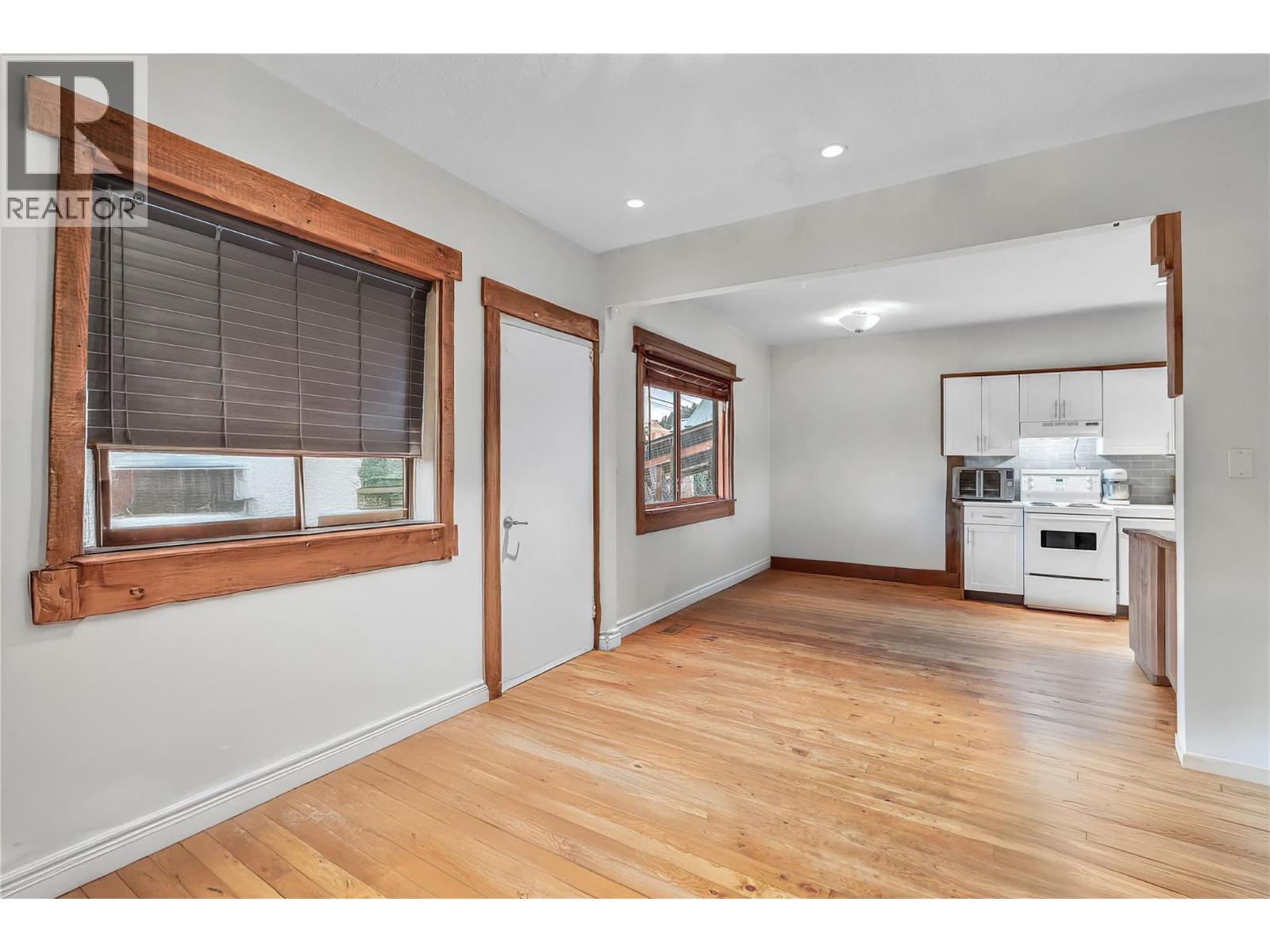  511 SIMILKAMEEN Avenue, Princeton