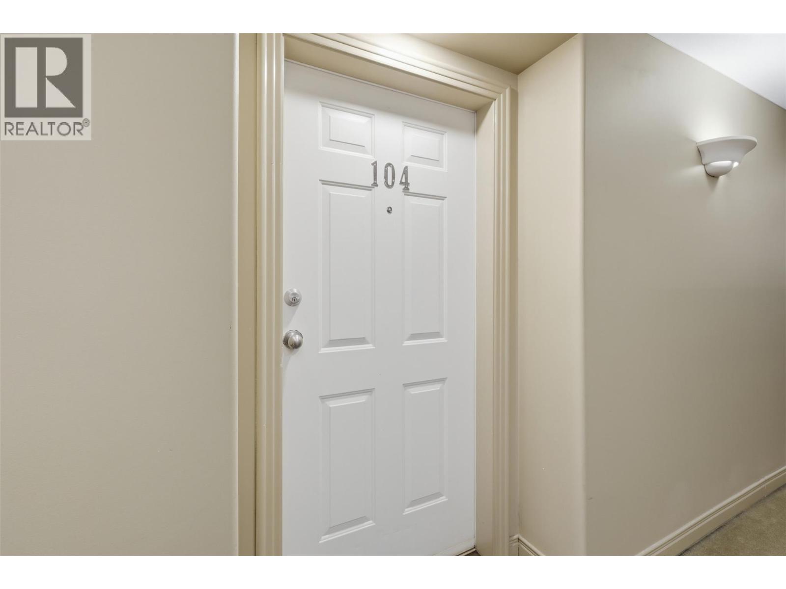 #104 950 Lorne Street - 5