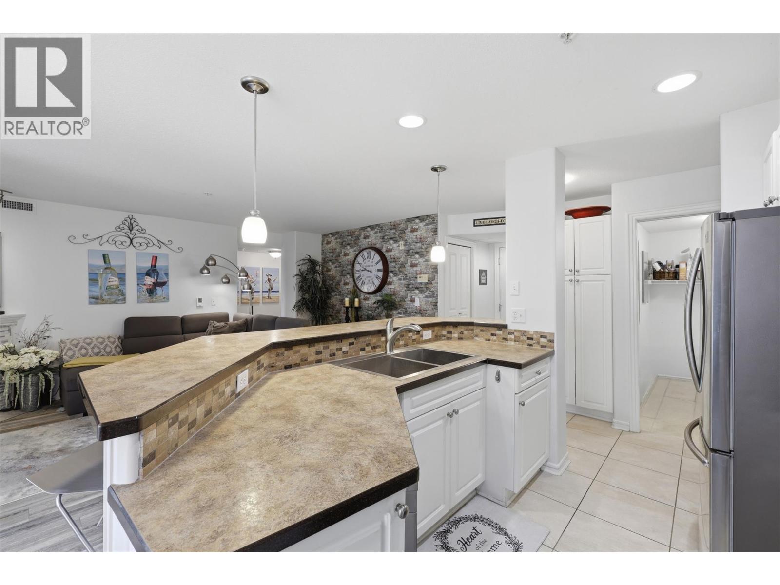 #104 950 Lorne Street - 13