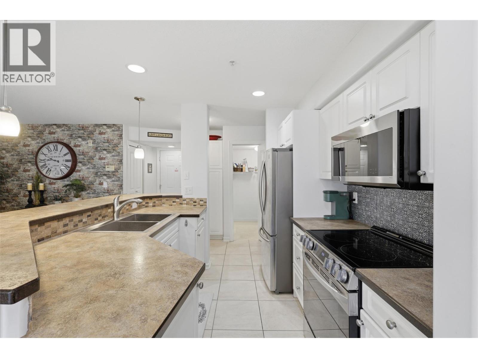 #104 950 Lorne Street - 12