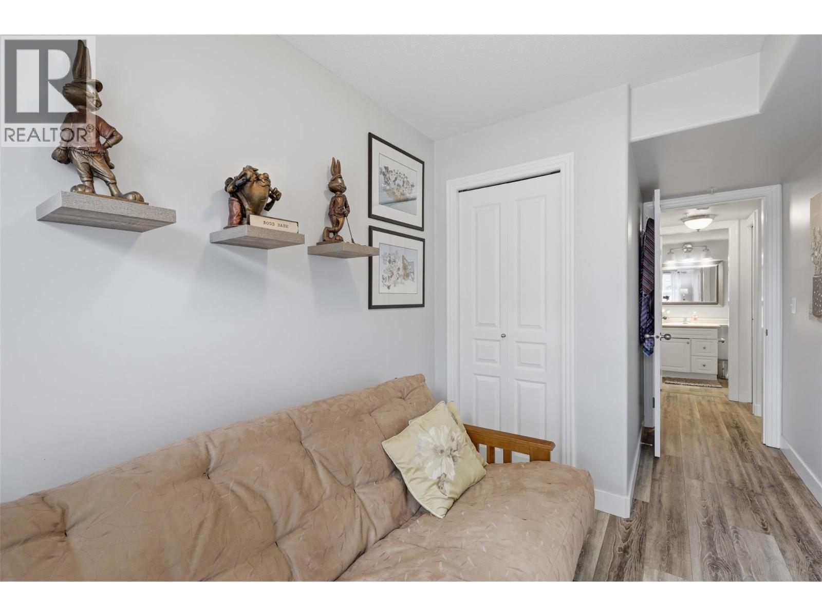#104 950 Lorne Street - 26
