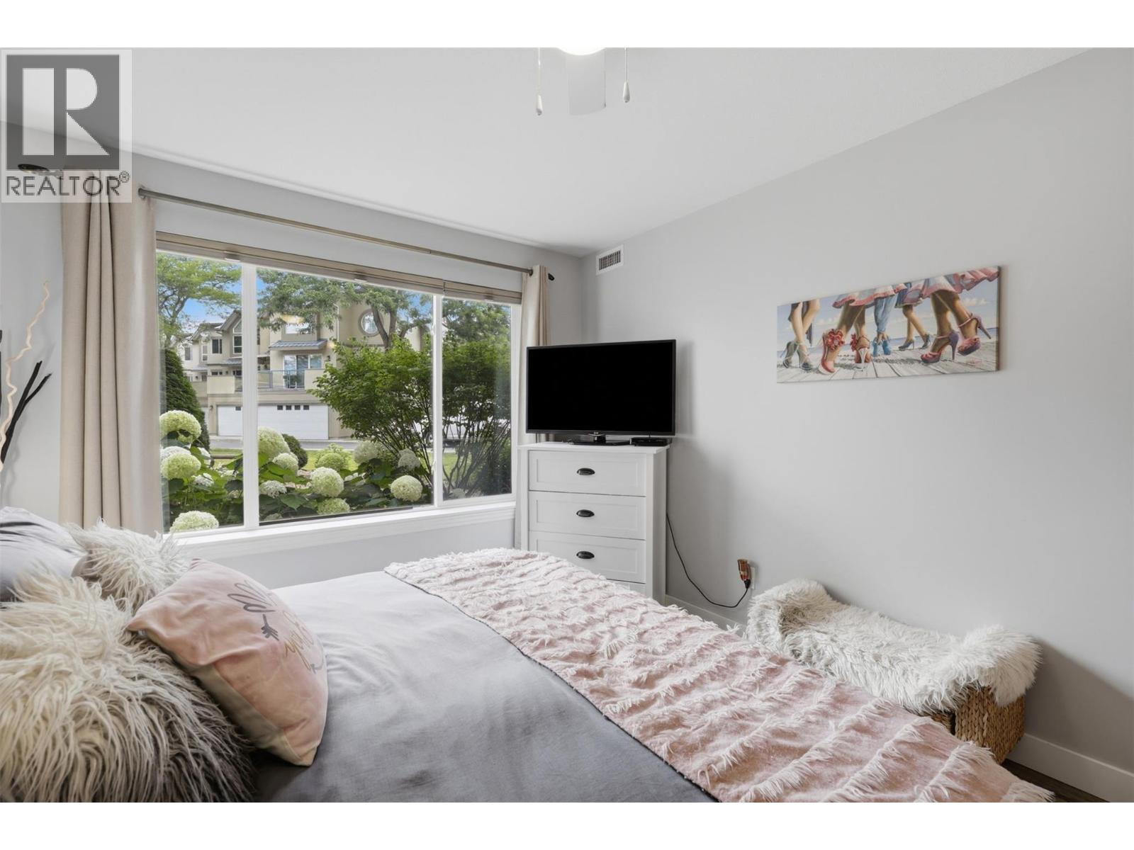 #104 950 Lorne Street - 22