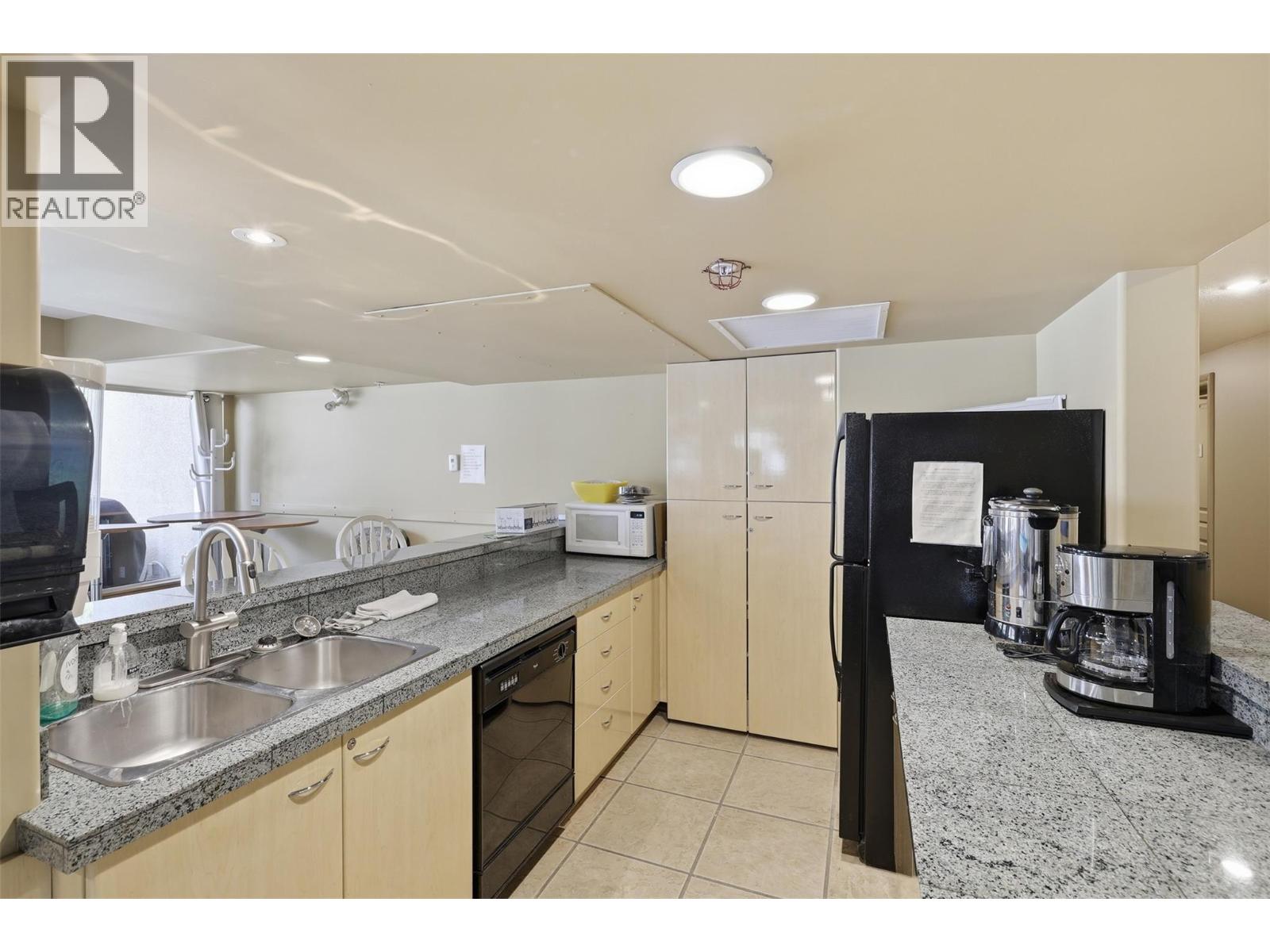 #104 950 Lorne Street - 40