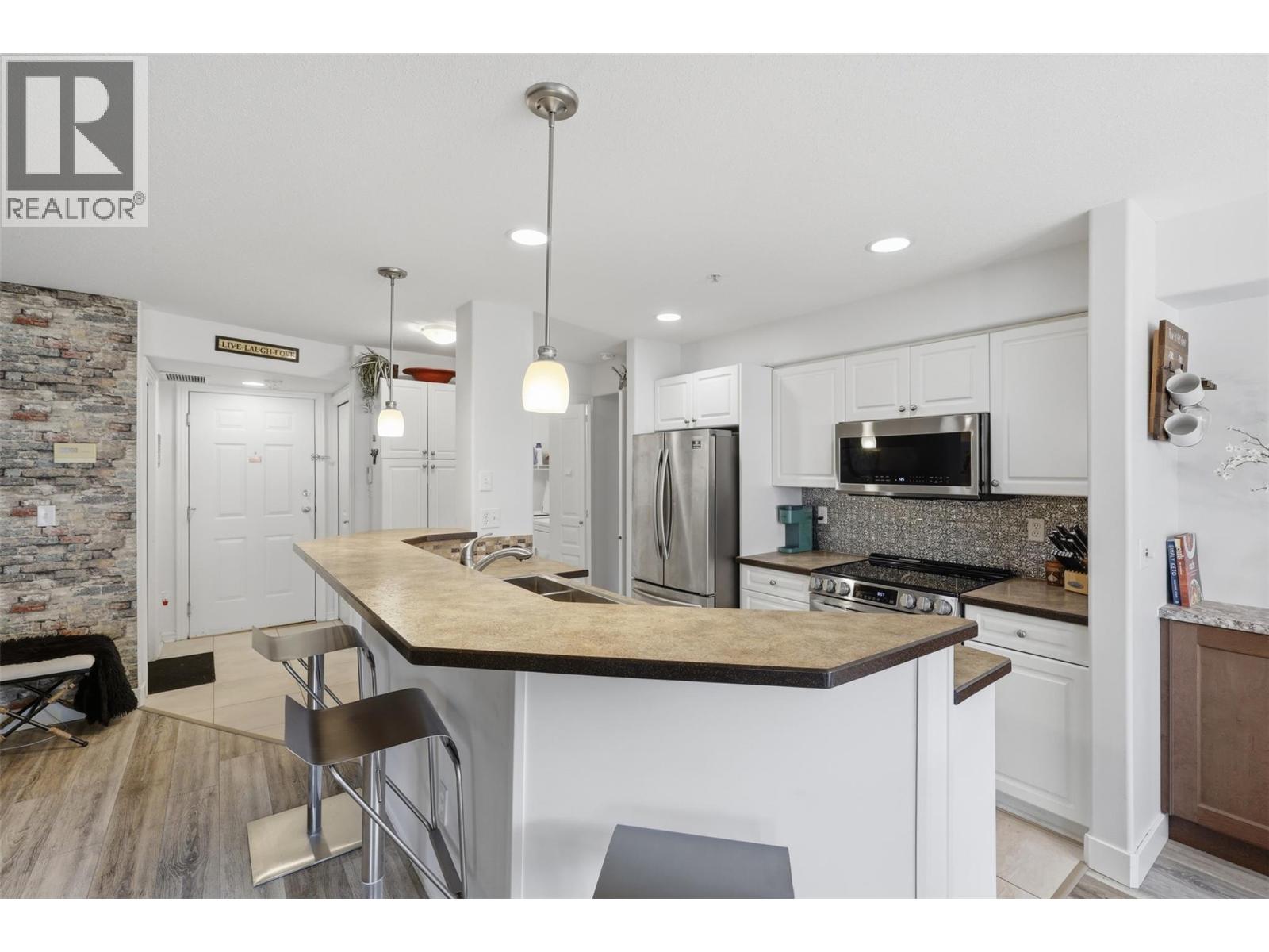 #104 950 Lorne Street - 11