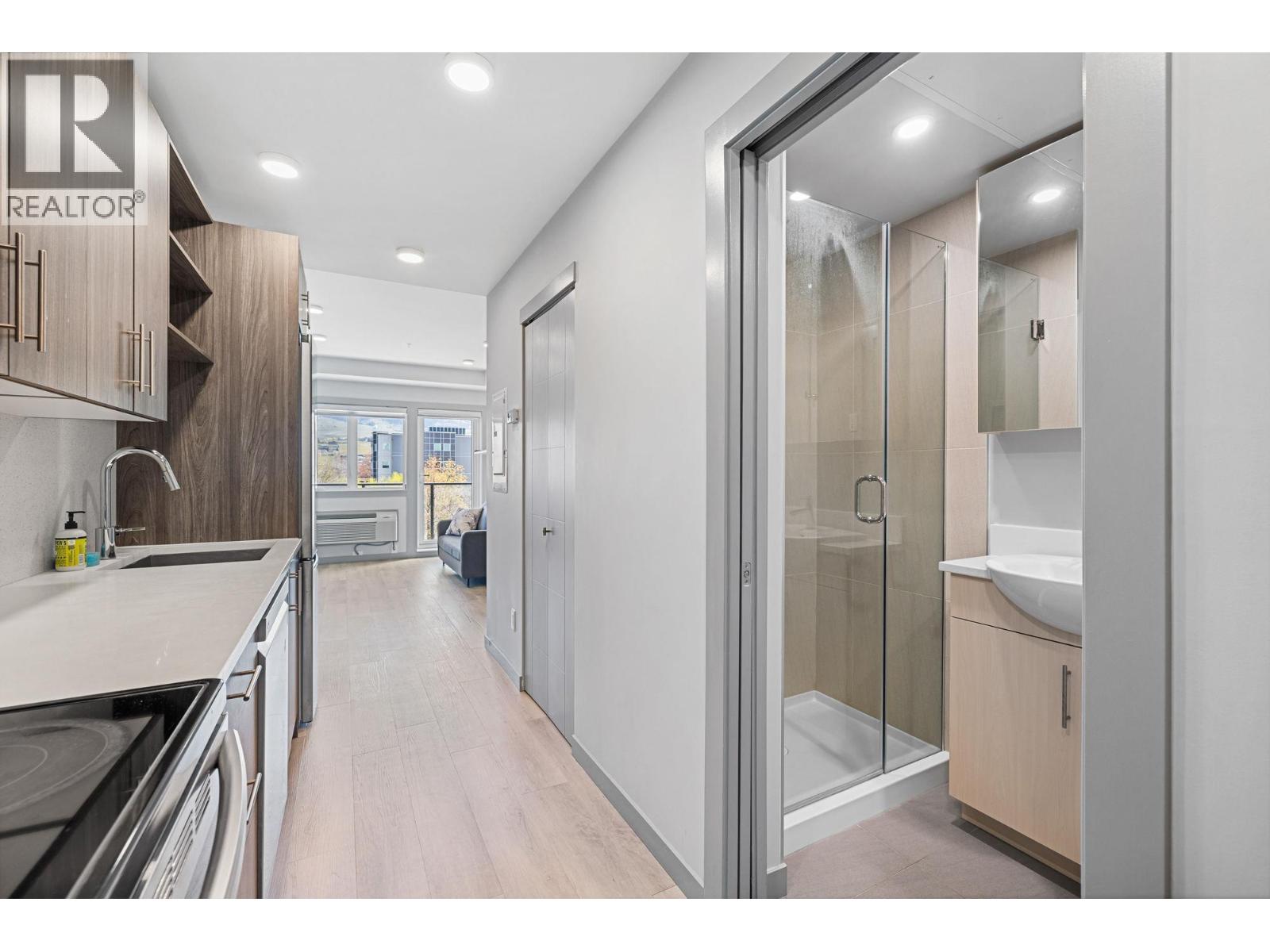 #320 345 Dougall Road N - 8