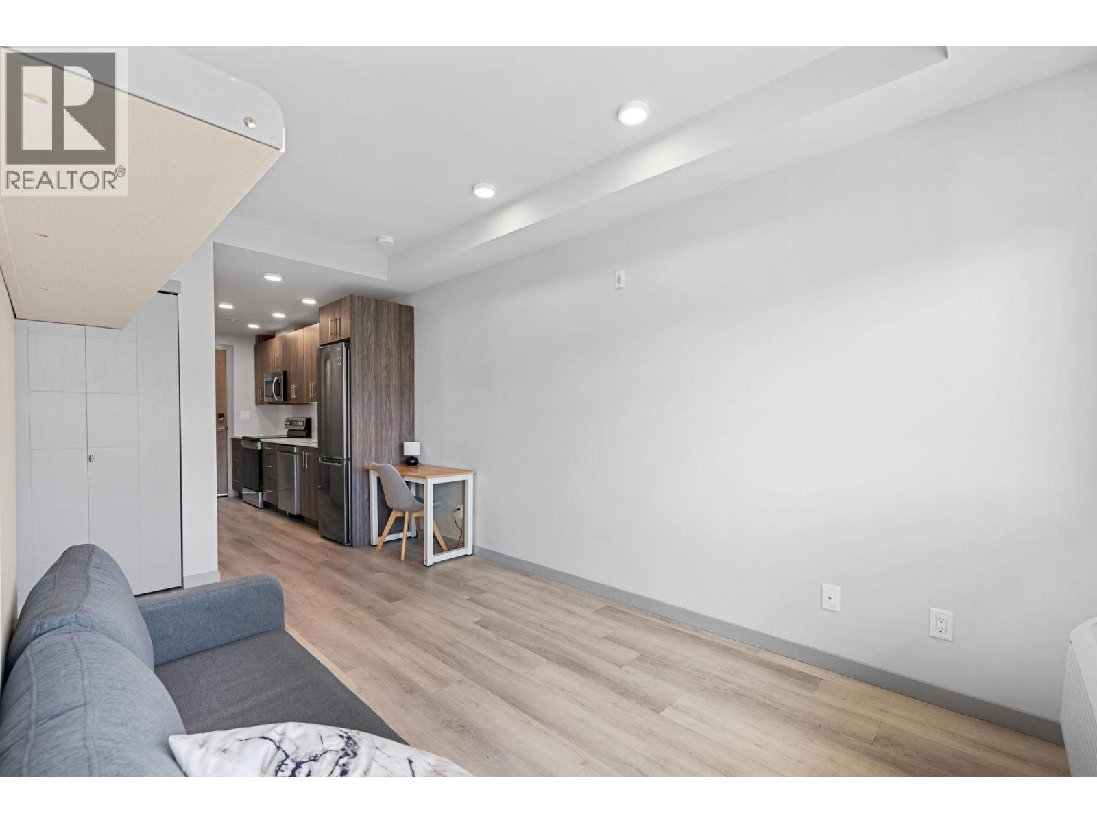 #320 345 Dougall Road N - 13
